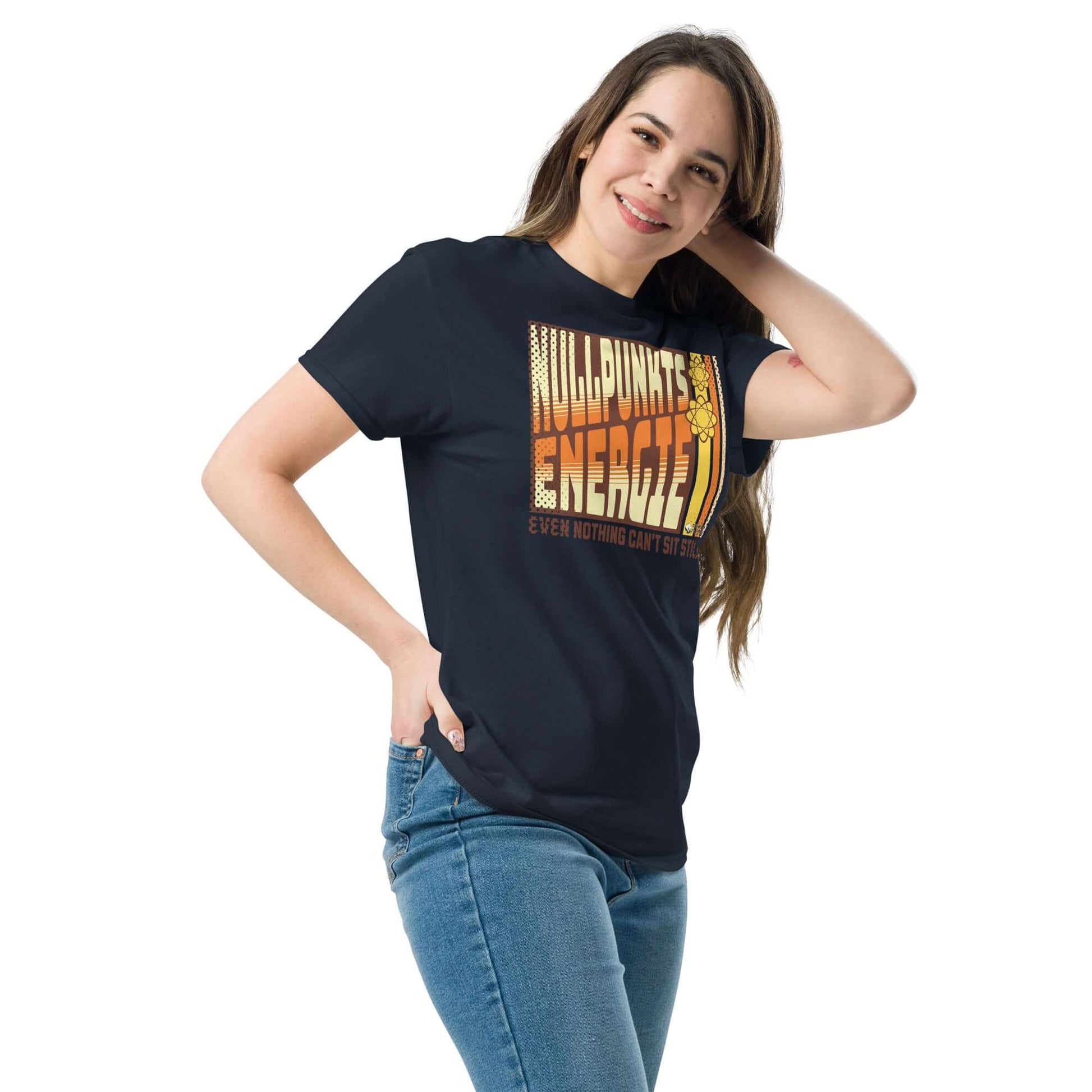 Woman wearing Nullpunktsenergie T-Shirt with retro zero-point energy design and 70s-inspired typography from Technium Foundry.