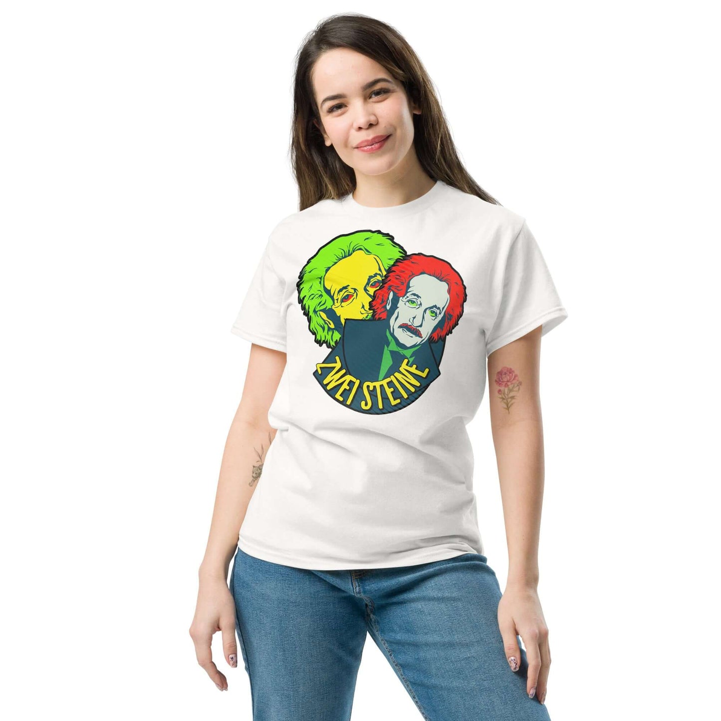 Woman wearing Zwei Steine T-shirt featuring a playful Einstein pun graphic.