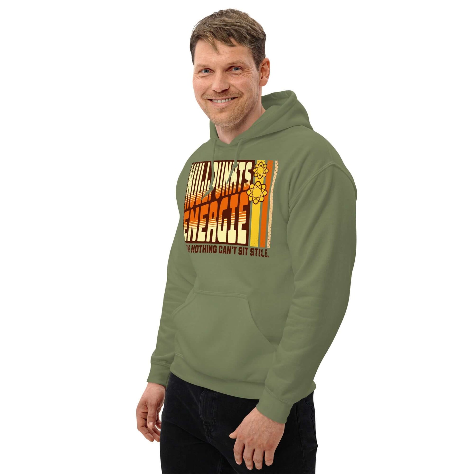 Man wearing Nullpunktsenergie hoodie by Technium Foundry with retro-70s typography and a cozy quantum theme.