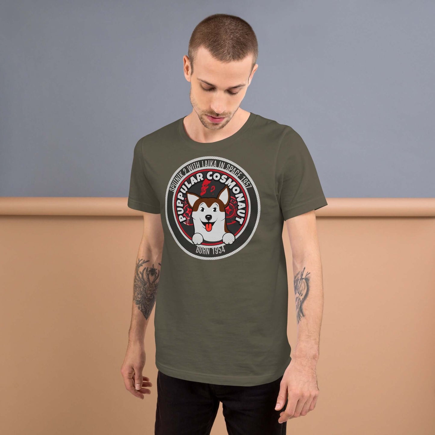 Man wearing a Puppular Cosmonaut T-Shirt featuring a vintage design of Laika the space dog, celebrating cosmic exploration and social media stardom.